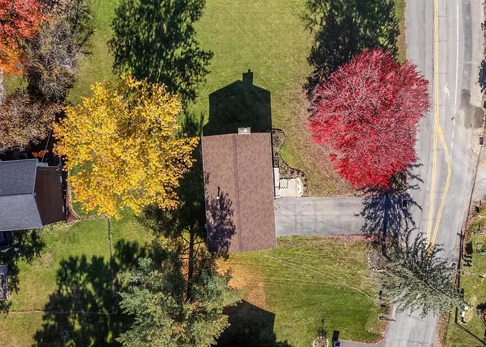 Modern And Accessible 5 Bedroom Home In Cranberry, Pittsburg With Game Room