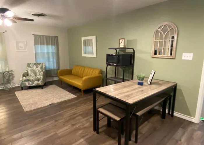 Cozy Pleasanton Cottage Weeklymonthly Options