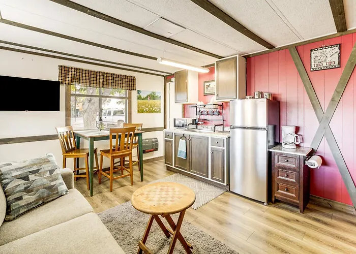 6 Mi To Old Town, Panoramic Views: Cottonwood Gem!