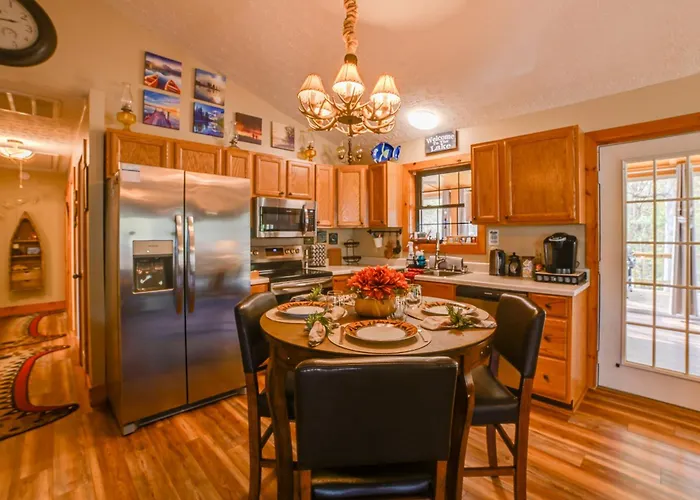 Cadiz Vacation Home W/ Deck: Walk To Lake Barkley