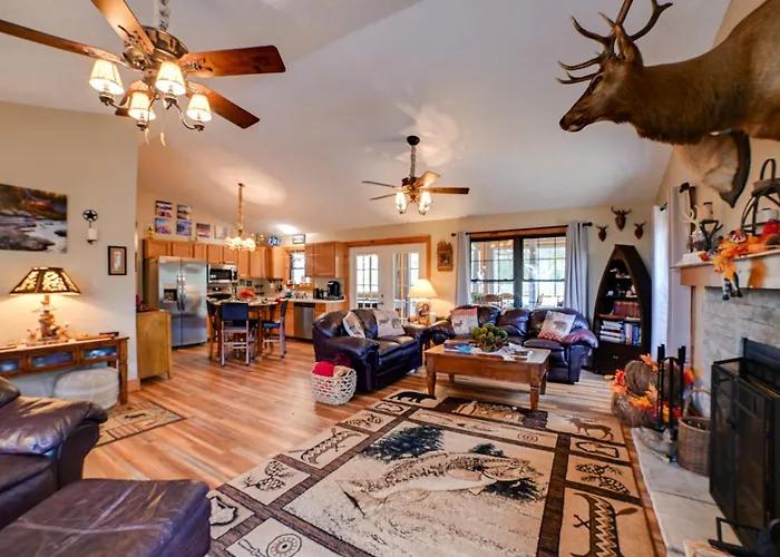Cadiz Vacation Home W/ Deck: Walk To Lake Barkley