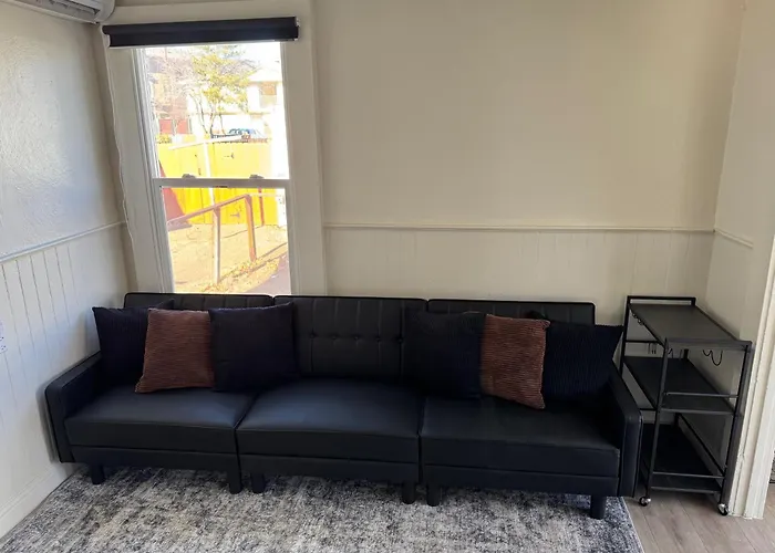 Midtown Hideaway 1 Bedroom Nest