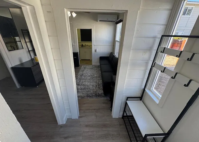 Midtown Hideaway 1 Bedroom Nest