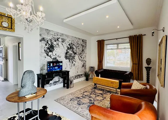Cosy Family 2-Bedroom Cottage With Braai, Fireplace, Kitchen Near Strand Beach