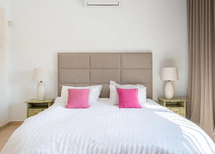 Villa Casa La Concha - Luxury 6 Bedroom Villa In Marbella, Beautiful Mountain View, Heated Swimming Pool, 15Min Walk To Puerto Banus Beaches, Sleeps Up To 12