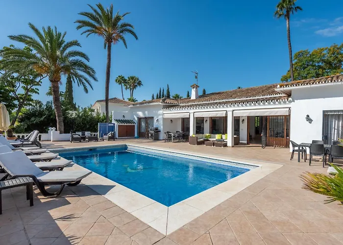 Villa Casa La Concha - Luxury 6 Bedroom Villa In Marbella, Beautiful Mountain View, Heated Swimming Pool, 15Min Walk To Puerto Banus Beaches, Sleeps Up To 12