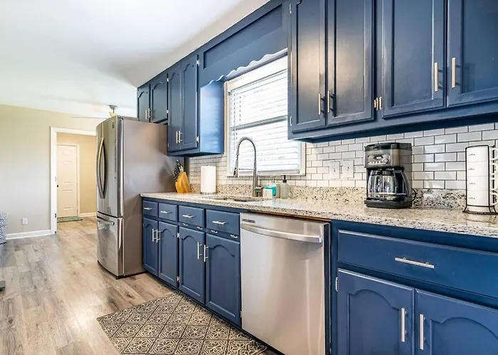 New Fully Stocked Luxury Home Close To I65 And I72