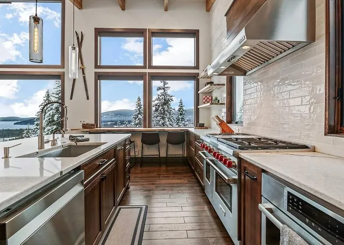 Golf Getaway Stunning Lake & Mountain Views