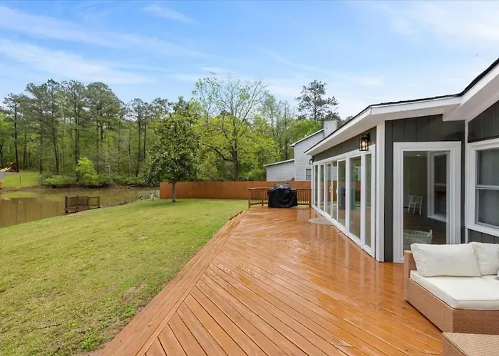 Comforting Lakeside Retreat In Gated Community