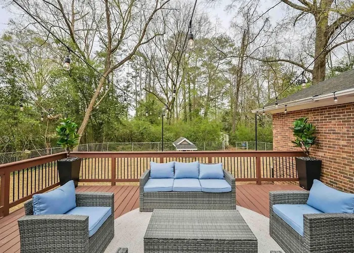 Spacious Family Home - Sleeps 8 - Garage