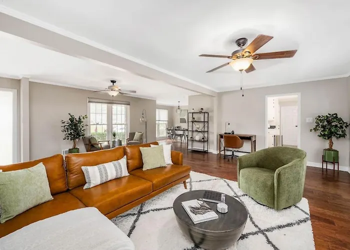 Spacious Family Home - Sleeps 8 - Garage