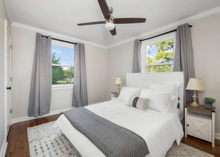 The Cozy House In Quiet Ingleside Area