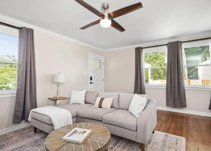 The Cozy House In Quiet Ingleside Area