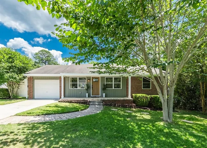 Lakeview Retreat - Family-Friendly - Near Downtown