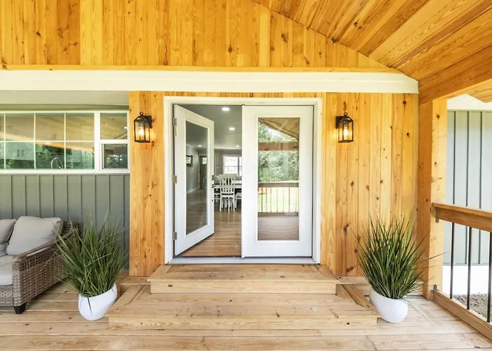 Lakeview Retreat - Family-Friendly - Near Downtown