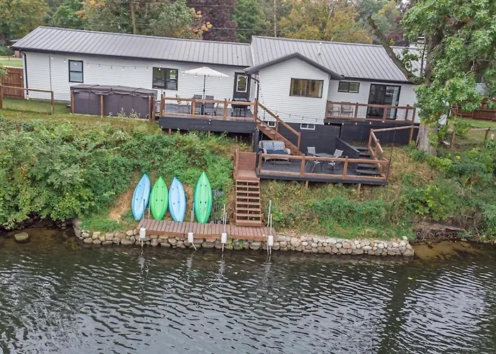 Sunset Point - Spacious 4-Bedroom House In Elkhart With Wifi, Ac, Swim Spa