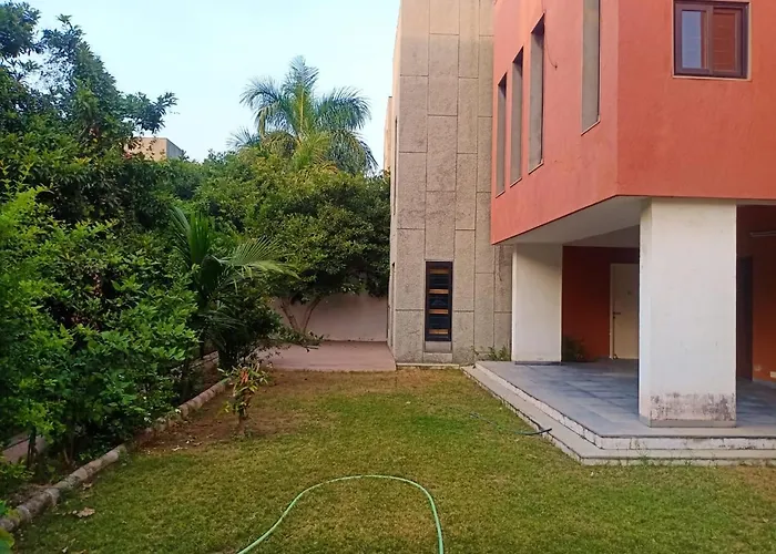 Villa-Safal Amrakunj