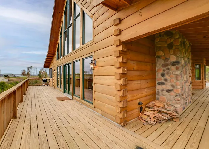 Large Deck & Shared Dock: Cabin On Kentucky Lake!