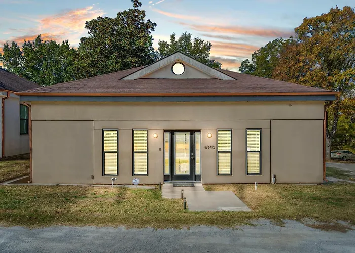 Turkey Mountain Bungalow By Tulsa Getaways
