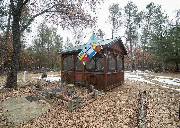 Black Bear Cabin With Blow Up Hot Tub