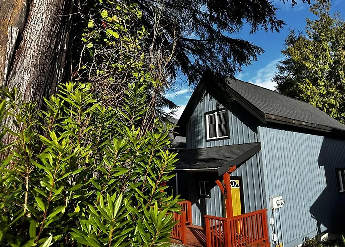 Waterfront Timber-Frame Cottage!