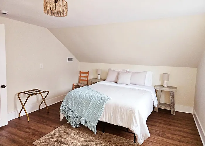 Cozy Coastal Cottage