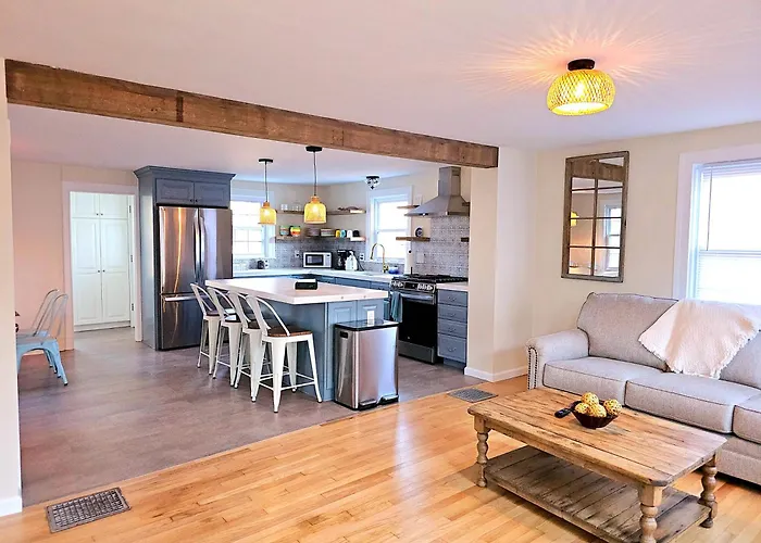 Cozy Coastal Cottage