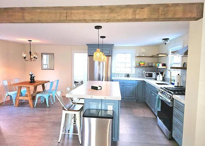 Cozy Coastal Cottage