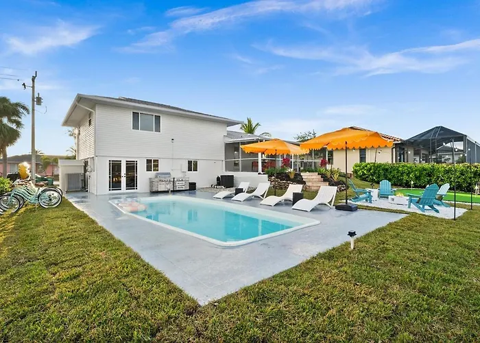 Casa Azul - Waterfront Villa With Pool & Dock