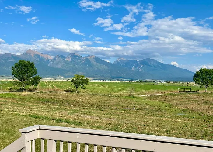 Private Home With Amazing Mountain Views-Two Bedroom And Two Bath