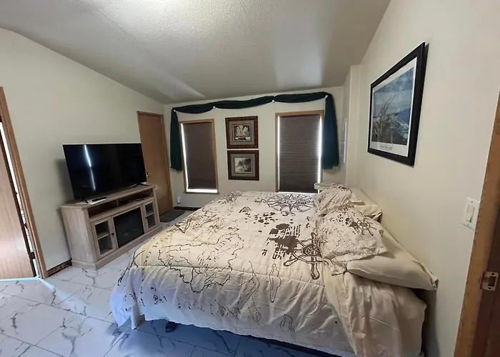 Private Home With Amazing Mountain Views-Two Bedroom And Two Bath