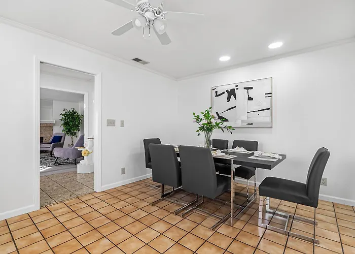 Charming Single-Story 3Brs 2Bth Home S-Sf