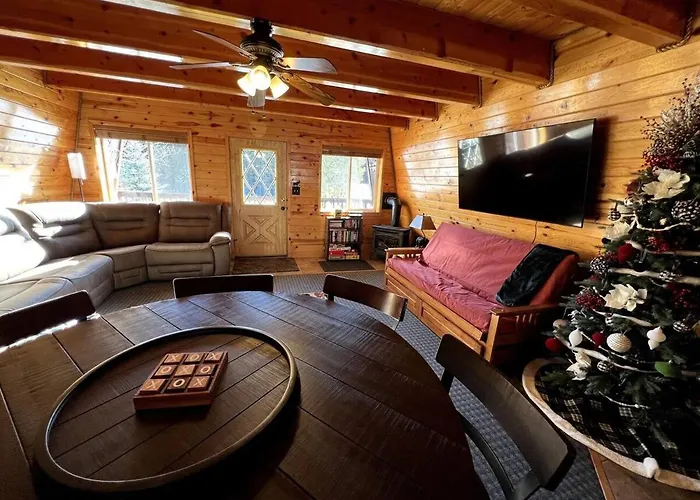 Cozy Bear Cabin Getaway