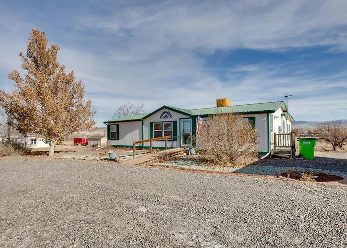 Hot Tub & Screened Porch: Getaway In Montrose!