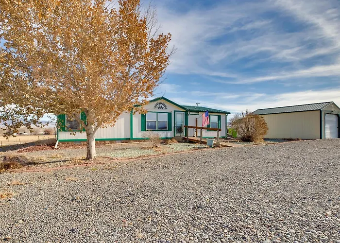 Hot Tub & Screened Porch: Getaway In Montrose!