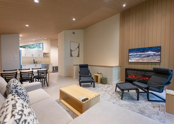Calmwater Retreat New 2 Bedroom Hot Tub