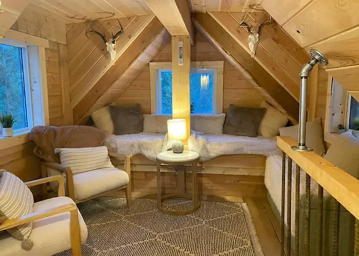 Ski-In Chalet: Private Hot Tub, Bonus Bunk House