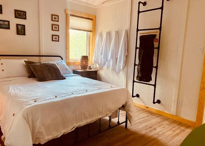Ski-In Chalet: Private Hot Tub, Bonus Bunk House