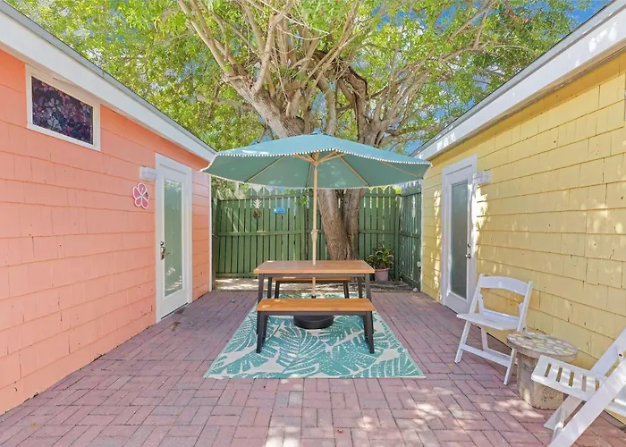 Tropical Cottages