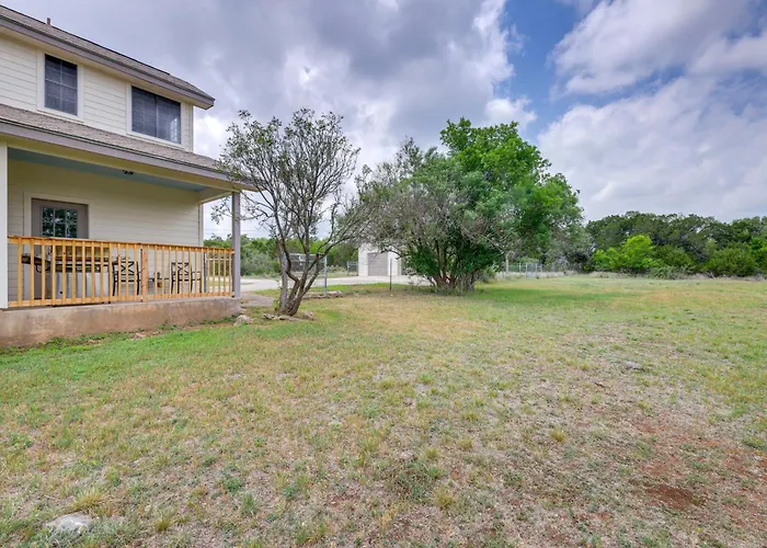 'Fox Ridge Farmhouse' - Hill Country Getaway!