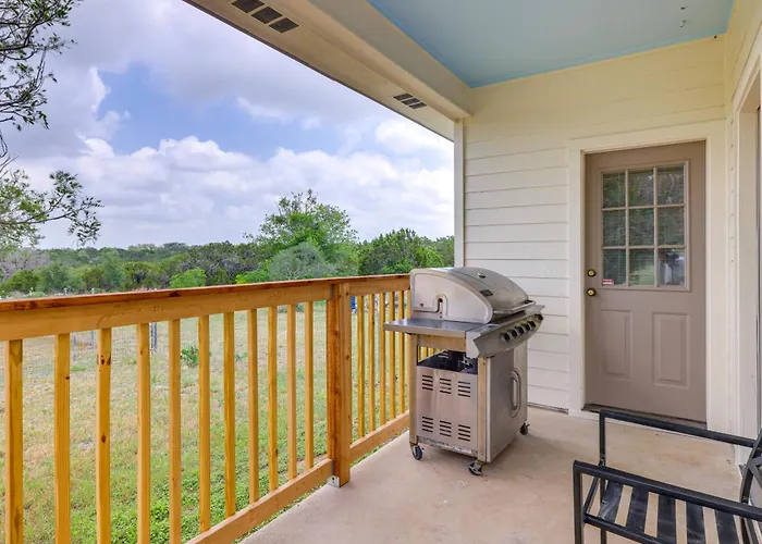 'Fox Ridge Farmhouse' - Hill Country Getaway!