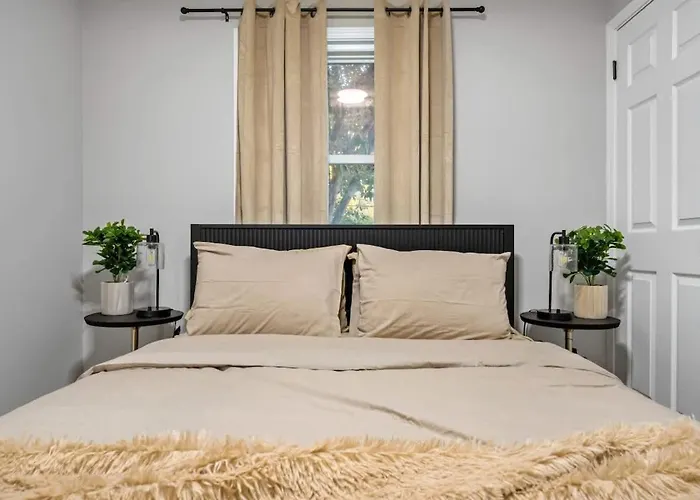 Joliet Cozy Oasis 4Br
