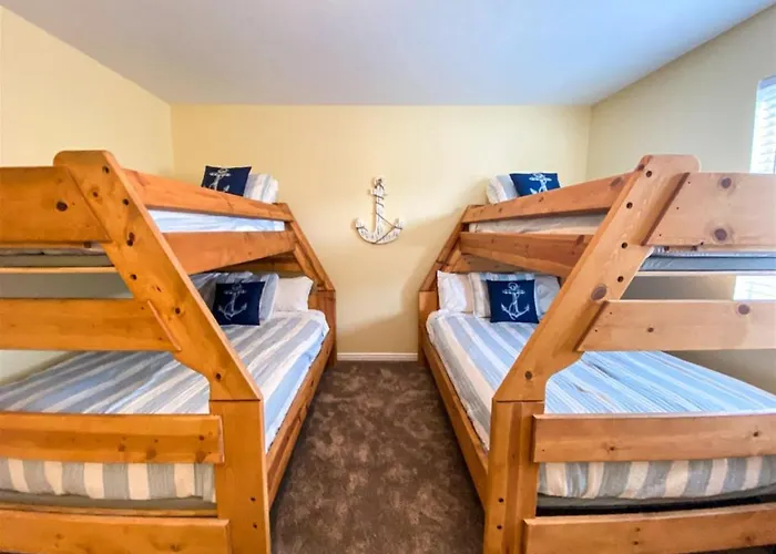 Lake View Condo 890 2