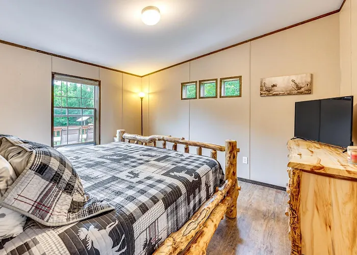 4 Mi To Lake Francis: Peaceful Pittsburg Home