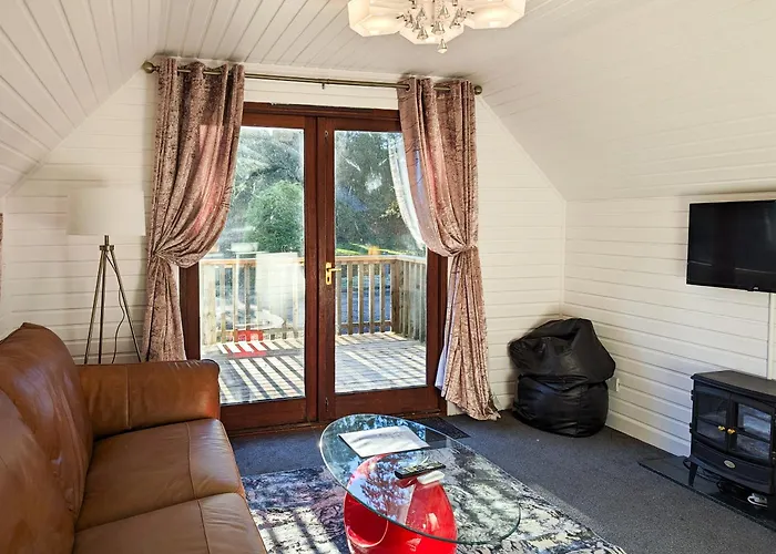 Ceridwen 6 - Hot Tub-Luxury-Pets-Perthshire-Romantic-Dundee