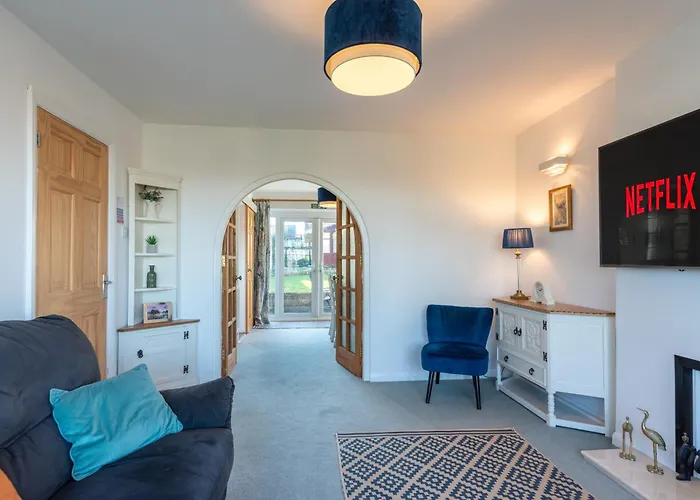 Port View House 3-Bedroom Self Catering Family Home With Garden Near Cardiff