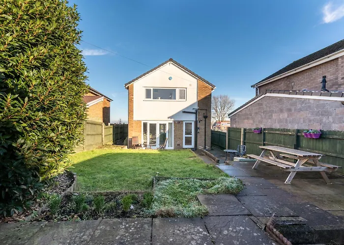 Port View House 3-Bedroom Self Catering Family Home With Garden Near Cardiff
