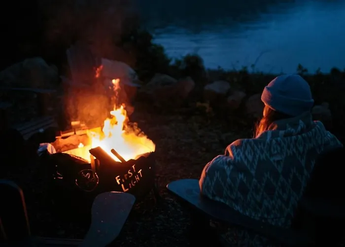 First Light - Waterfront House With Hot Tub And Sauna