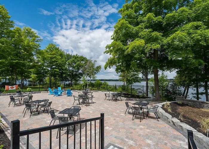 L'Hibou - 18 Farm View