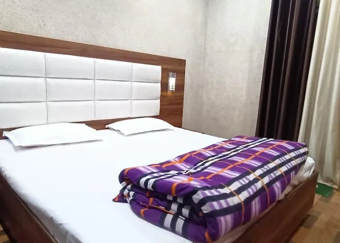 Priya Hotel